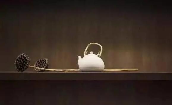 ”彭鑫博士：夏天女性穿着短裙、吊带、露背对身体的危害