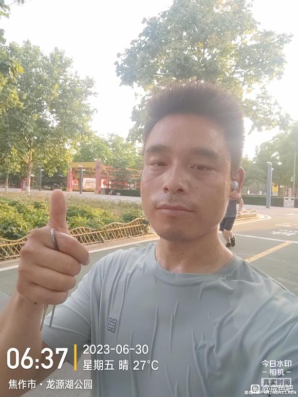 ”坚持戒色,坚持跑步,晨跑打卡10公里