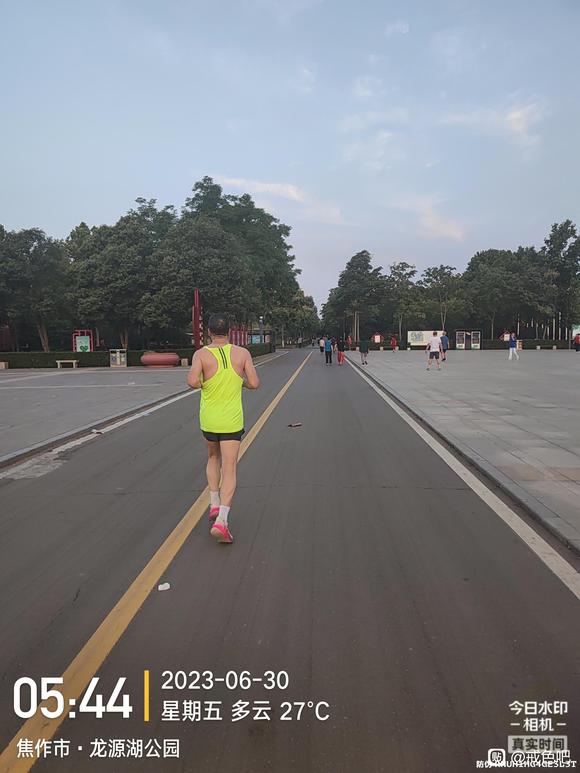 ”坚持戒色,坚持跑步,晨跑打卡10公里