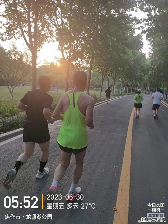 ”坚持戒色,坚持跑步,晨跑打卡10公里