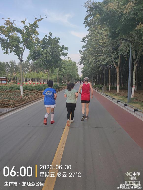 ”坚持戒色,坚持跑步,晨跑打卡10公里