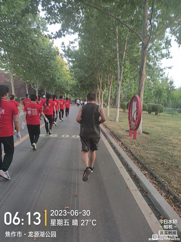 ”坚持戒色,坚持跑步,晨跑打卡10公里