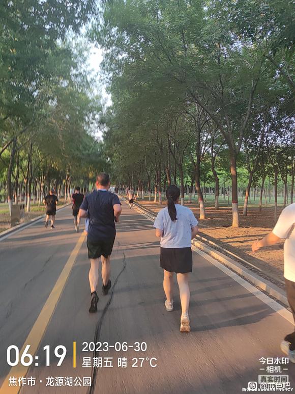 ”坚持戒色,坚持跑步,晨跑打卡10公里