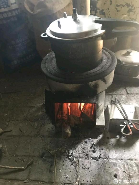 ”做客山中戒友家