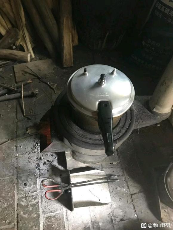 ”做客山中戒友家