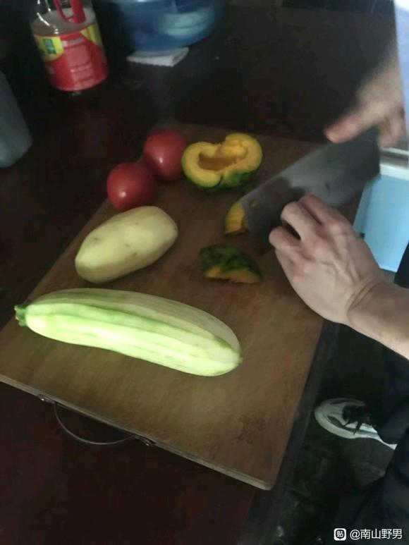 ”做客山中戒友家