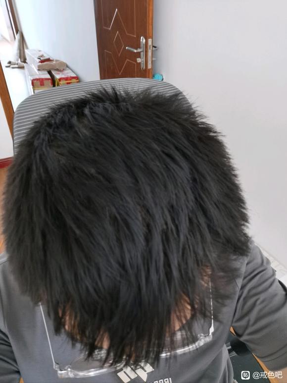 ”戒色有一段时间，最近头发掉的有点厉害