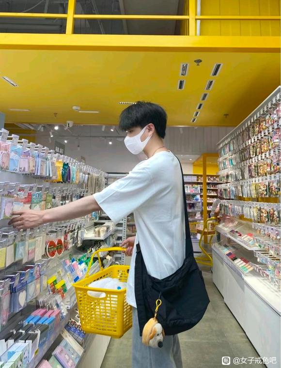 ”上来就叫我叔叔，请叫我哥哥好吧