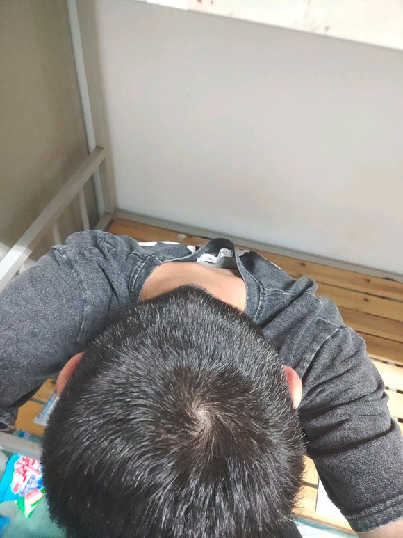 ”唉，想想现在真是后悔呀，生不如死，不知道戒掉后白头发问题能不