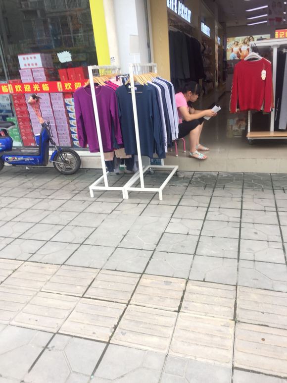 ”今天下午一个人去街上发戒邪淫宣传单，刚开始发一两张的时候很紧
