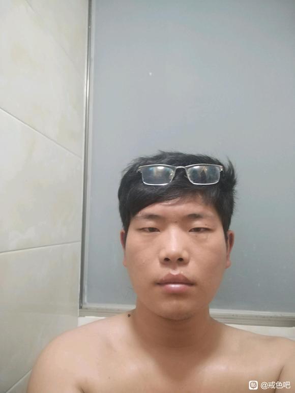 ”兄弟们，我看着猥琐吗