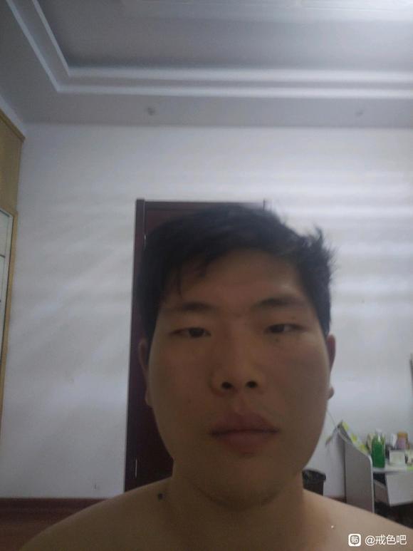 ”兄弟们，我看着猥琐吗