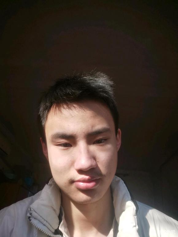 ”看着猥琐吗，是不是娃娃脸