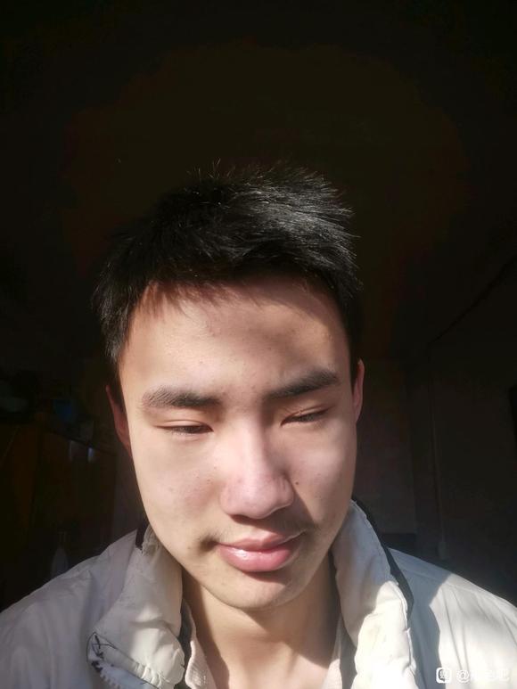 ”看着猥琐吗，是不是娃娃脸