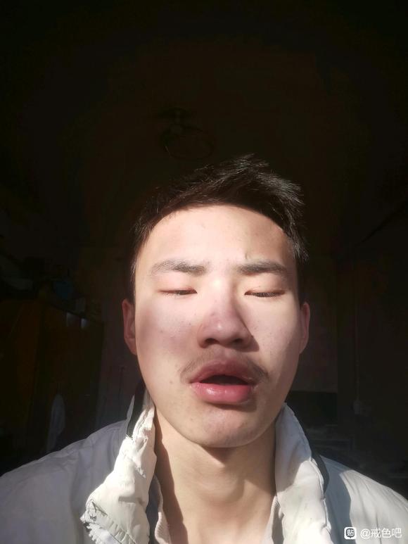 ”看着猥琐吗，是不是娃娃脸