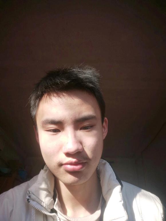 ”看着猥琐吗，是不是娃娃脸