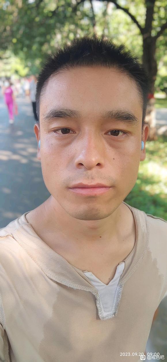 ”希望通过戒色,改善眼袋黑眼圈