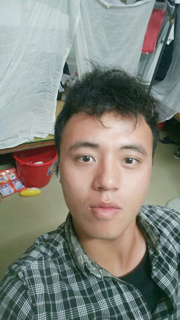 ”戒了一年，对比照。戒了之后真的会变帅的。