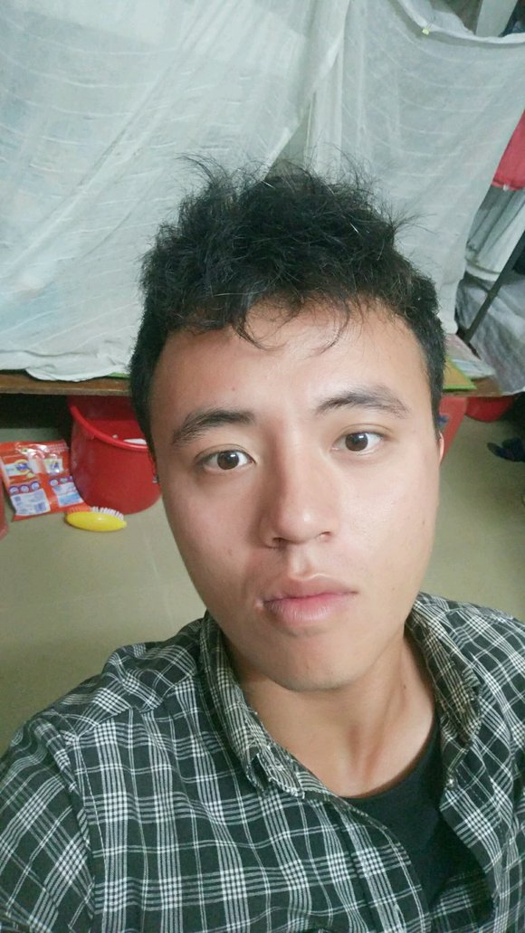 ”戒了一年，对比照。戒了之后真的会变帅的。