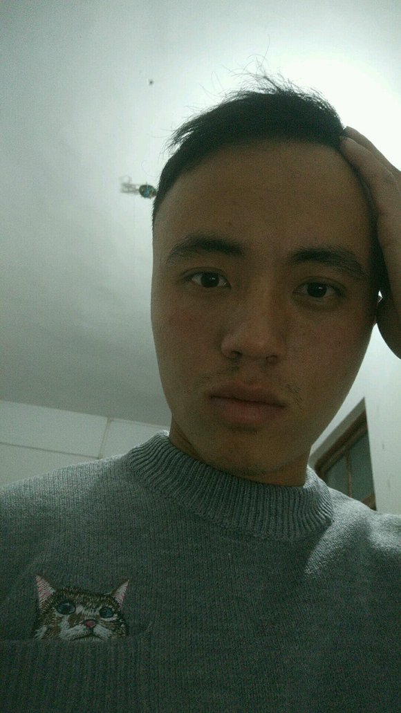 ”戒了一年，对比照。戒了之后真的会变帅的。