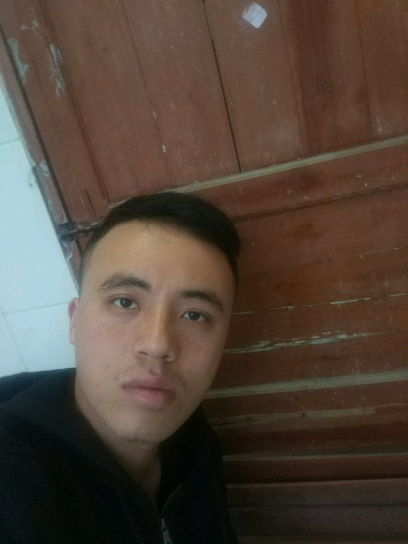 ”戒了一年，对比照。戒了之后真的会变帅的。