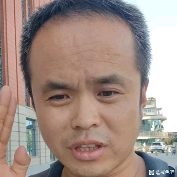 ”大家猜一下我多大了，