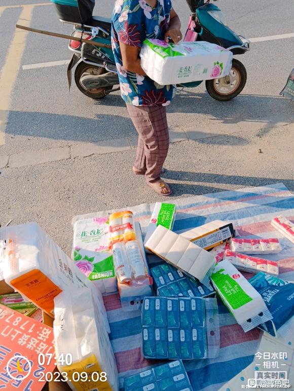 ”每天学校门口摆一摆都没时间想那些事了