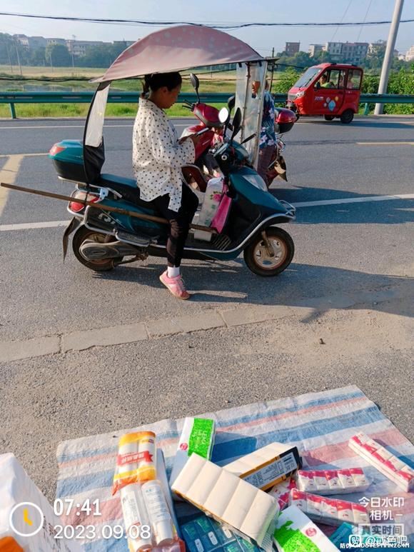 ”每天学校门口摆一摆都没时间想那些事了