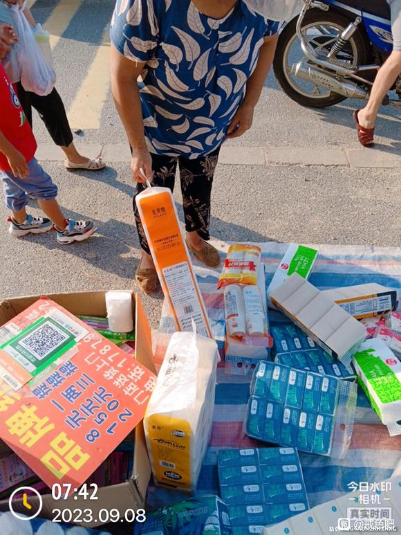 ”每天学校门口摆一摆都没时间想那些事了