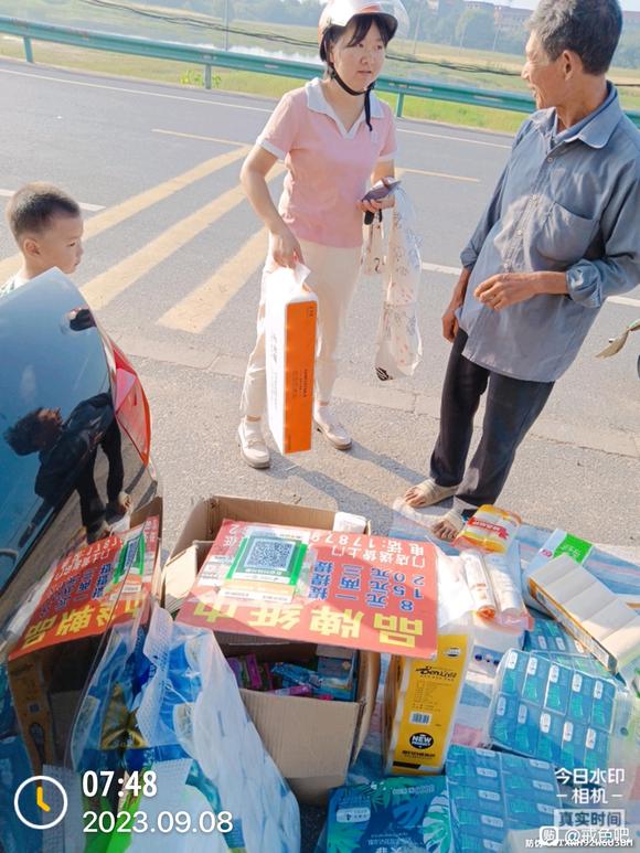 ”每天学校门口摆一摆都没时间想那些事了