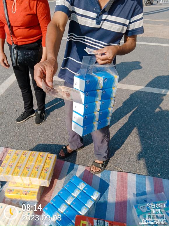 ”每天学校门口摆一摆都没时间想那些事了