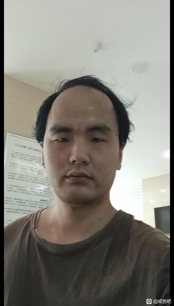 ”现在自卑抑郁颓废人见人厌唉大家可以帮我评判一下我现在的样子吗?