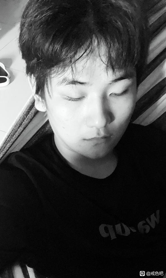 ”戒色14天了，今天破戒了，我要每天打卡戒色：）