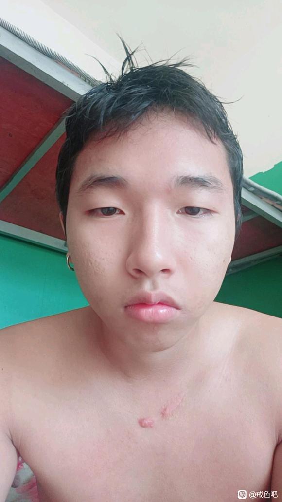 ”戒色第一天，我拍个照记录一下，真的很差