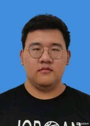 ”最近拍的证件照