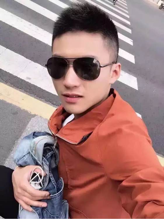 ”很小很小的的时候，十来岁不小心