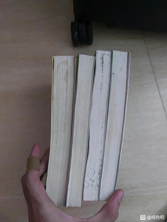 ”有人需要戒色的书籍吗，出个运费就能带走