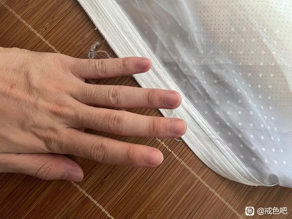 ”月牙只有大拇指有一点，其它都没