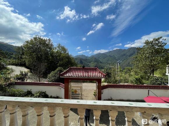 ”大山里的青旅,戒色挺好的