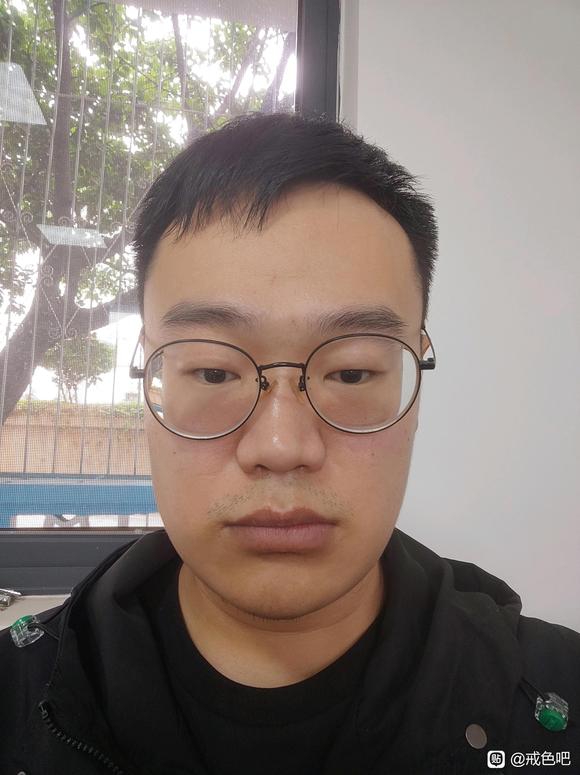 ”打卡戒色第四天，早上起来脸上油少了