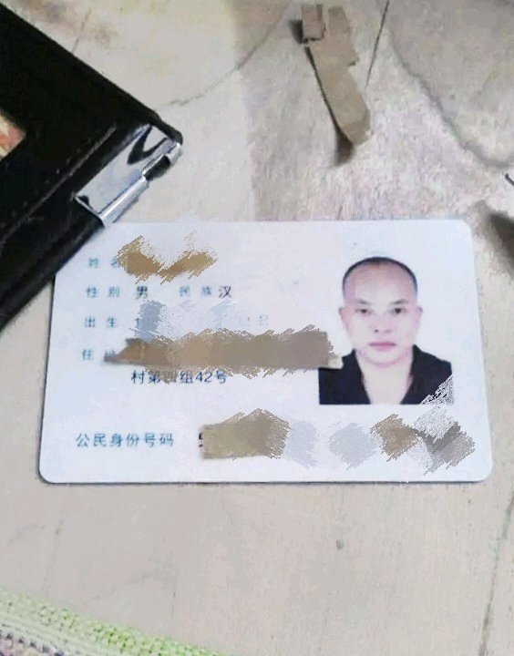 ”　　是来自于贵州遵义的，初中毕业，现在24岁，年底满25，呵