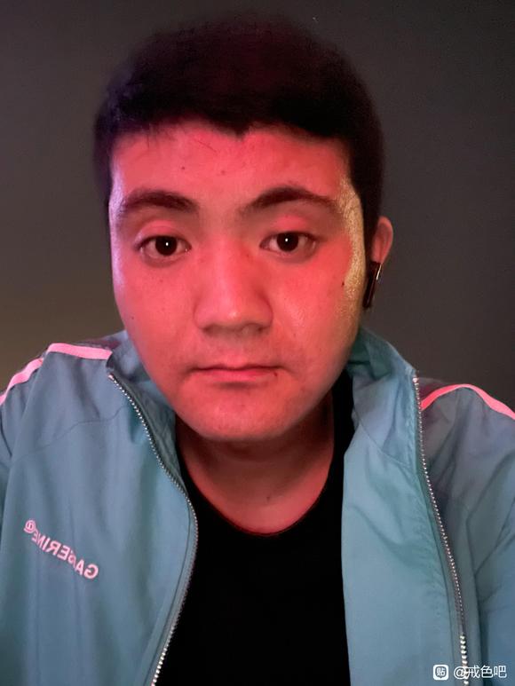 ”生活不止眼前的苟且，还有诗和远方