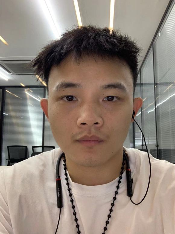 ”本人人缘很不好，特别是异性缘，是因为经常奖励的原因吗。