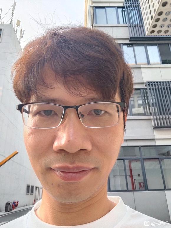 ”有没有变精神我不知道，但是我清楚我越来越自信了，