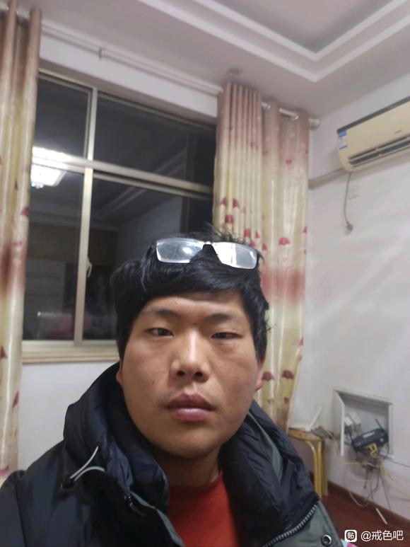 ”我看着是不是像个傻子