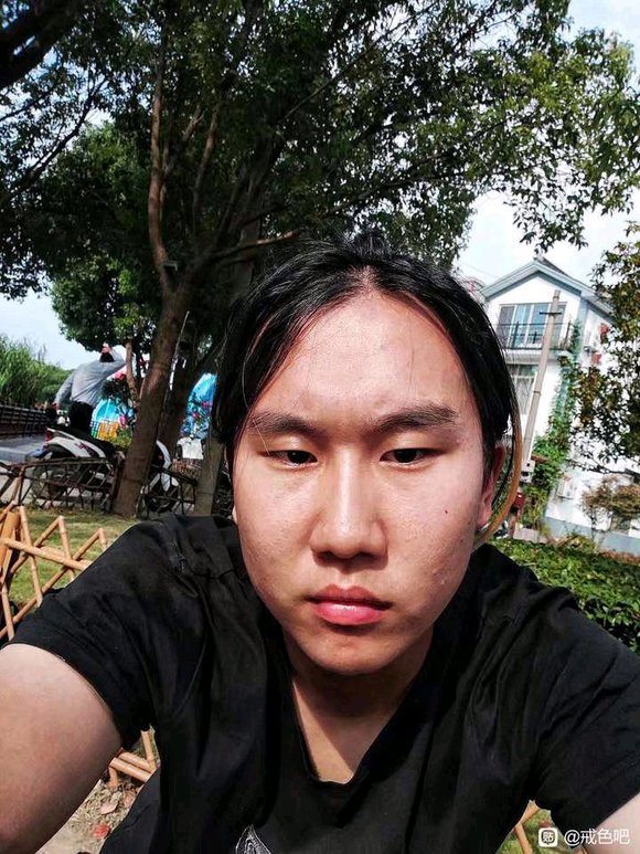 ”明明是一个人，却变化这么大，这就是戒色的魅力