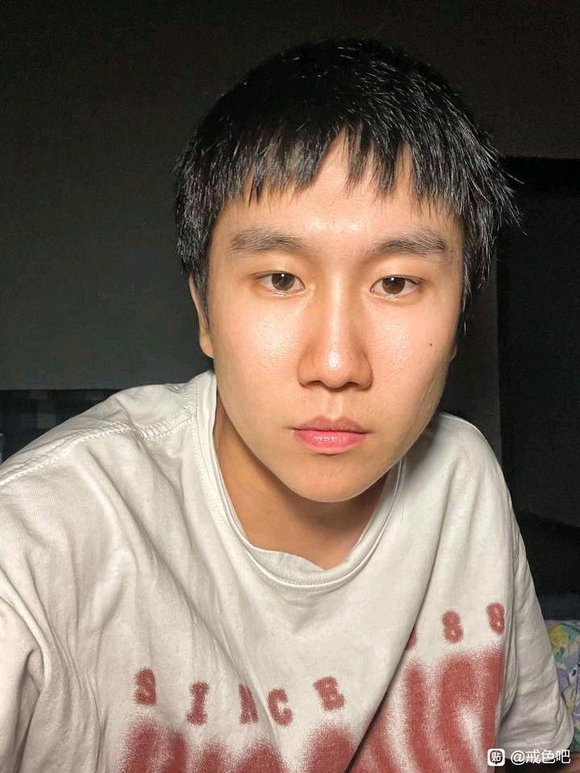 ”明明是一个人，却变化这么大，这就是戒色的魅力