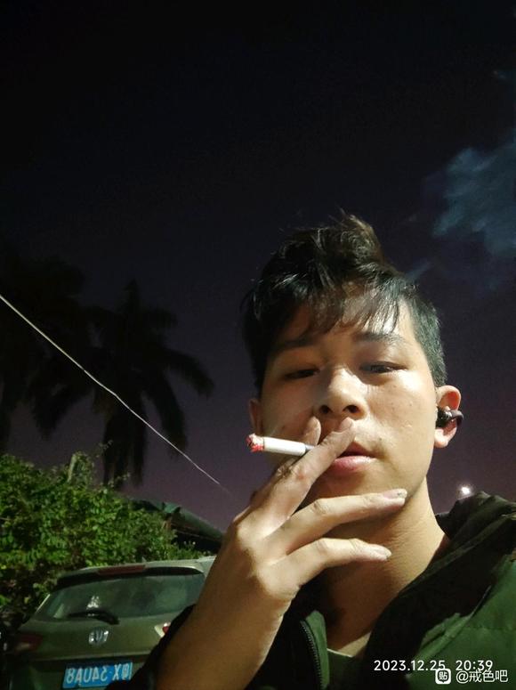 ”不能再让欲望击穿我的意志了。